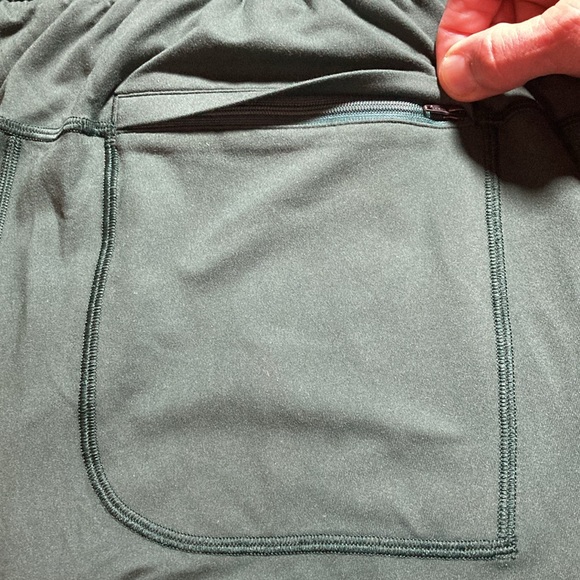 Lululemon men’s joggers size medium - Picture 5 of 6